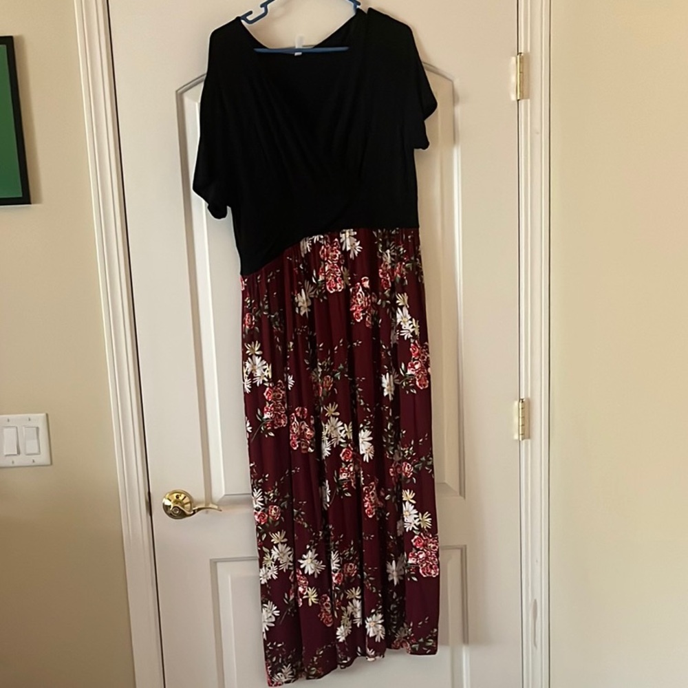 Chic Black and Burgundy Floral Midi Dress